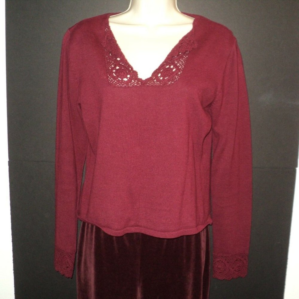 ECI Sweater Size Small Burgundy V Neck